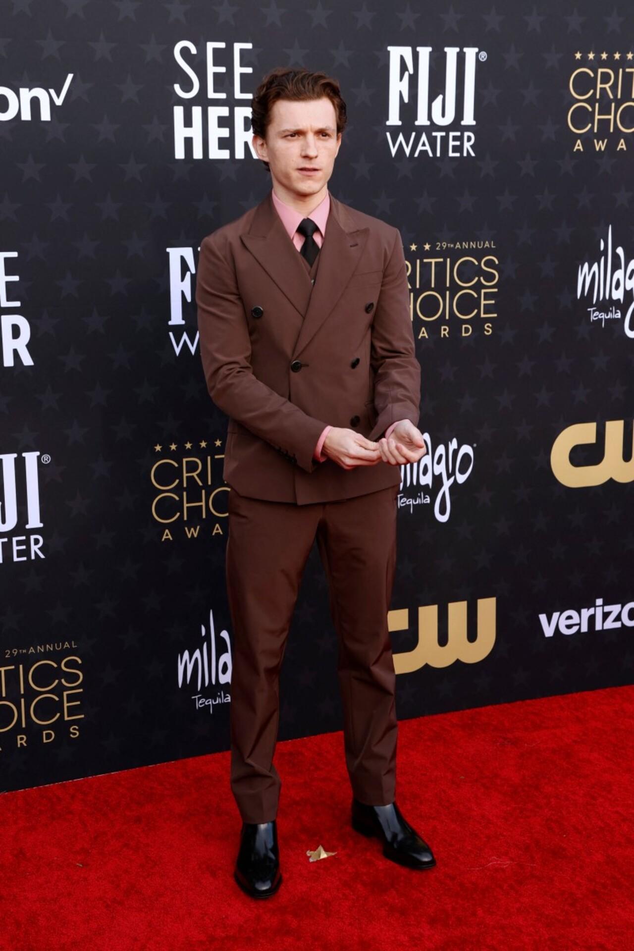 Tom Holland ditched the popular black suit and went for a brown suit with a pink shirt for the awards night